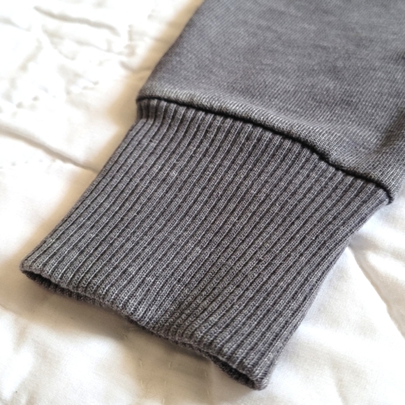 2/$15 🌼 Old Navy 94 Hoodie - Picture 5 of 8